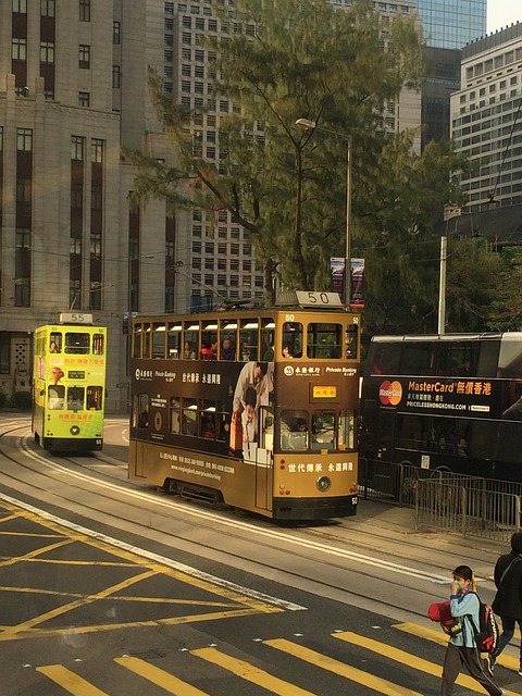 g52d5fe6cdbe597b1e9d68f7ef24c07f4b32b639fdadd6a2ec52d54d0d2cf1d1e12a20f3377f938ba8aeab32db1675488_640-649894 hongkong, street view, bus